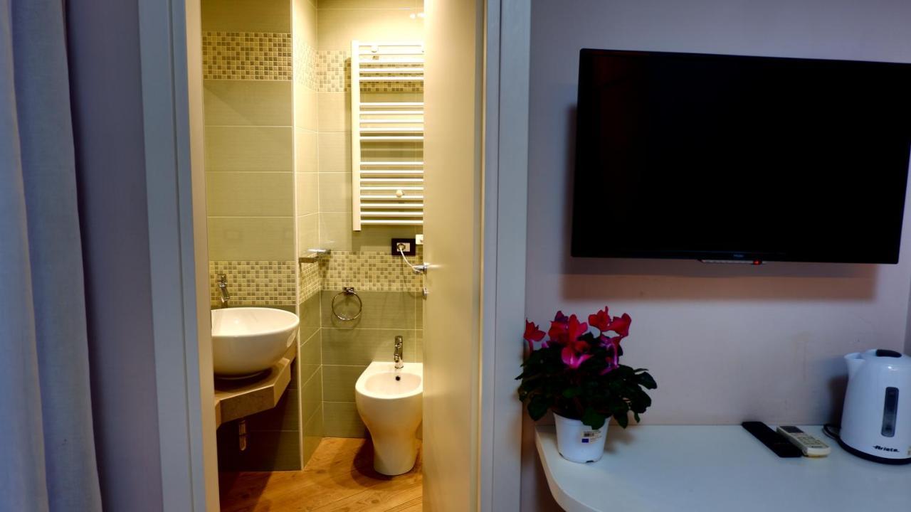 Deluxe Room,1351496131:JPEG