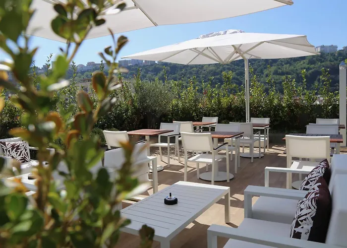 Pet Friendly hotel: Lhp Napoli Palace & Spa